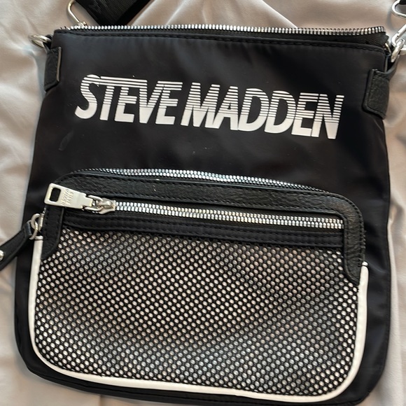 Steve Madden Black Crossbody Bag - Picture 2 of 8